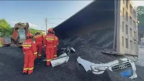 郑州渣土车压扁小车致4人遇难,你认为这起事故该如何定责?