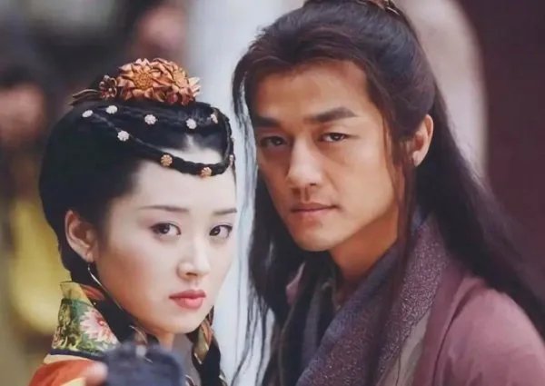 王菲和李亚鹏离婚的原因是什么?为什么王菲更愿意和谢霆锋在一起?