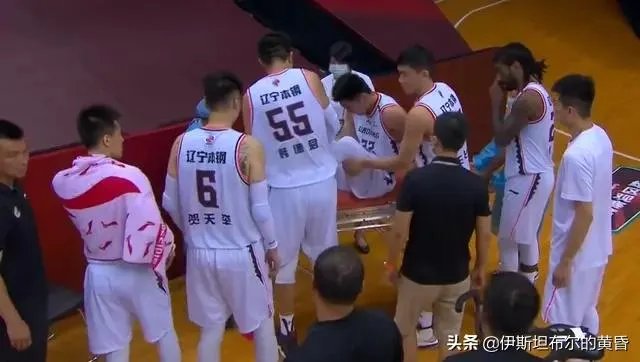 李晓旭受伤后,赵继伟怒砸地板,杨鸣眉头紧锁,为何总经理李洪庆却累到打哈欠?