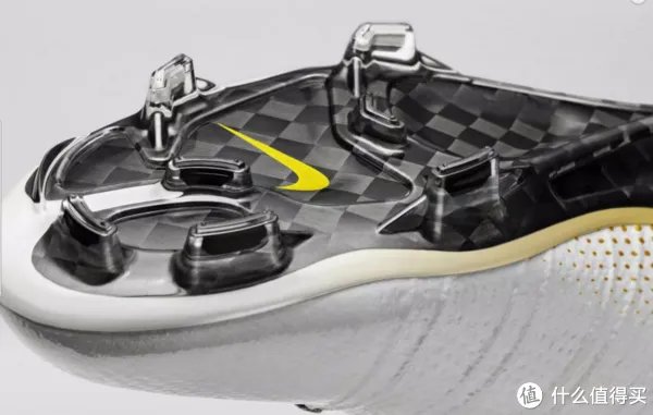 只有天空才是极限:耐克 推出限量版 Mercurial Superfly CR7 324K Gold / Quinhentos 足球鞋