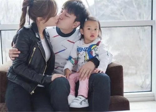 如何看待PG one与李小璐深夜出入同一小区?