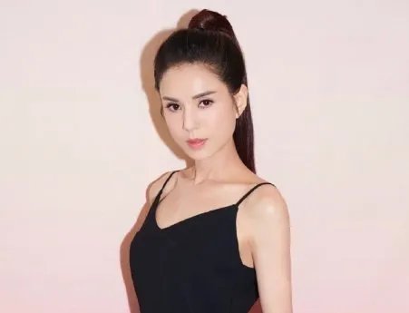 为何如今的李若彤身材曲线苗条,还会被网友称金刚芭比呢?
