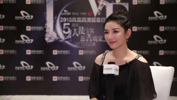 黄奕离婚后靠什么生活?