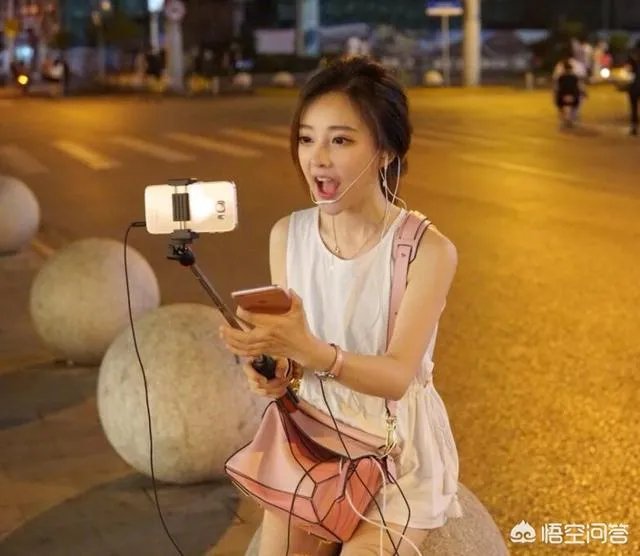 为什么冯提莫能不断的上电视?