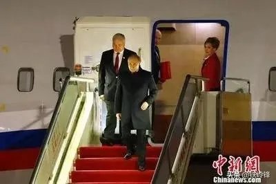 无畏普京,专机盲降比什凯克,这是拿自己的性命作赌注吗?俄罗斯人民会答应吗?