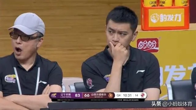 李晓旭受伤后，赵继伟怒砸地板，杨鸣眉头紧锁，为何总经理李洪庆却累到打哈欠？