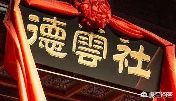 因唱小曲成“德云一哥”，不到半年反超岳云鹏，张云雷为何能火？