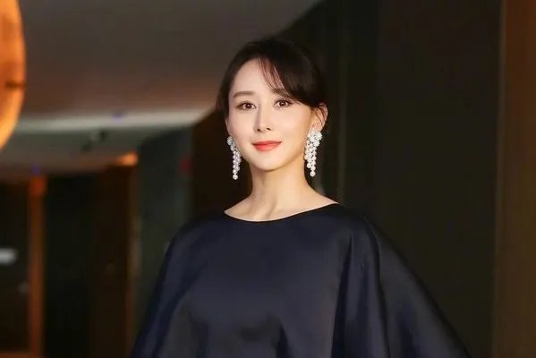 何猷君备大礼奖励奚梦瑶,娱乐圈母凭子贵的明星还有哪些?