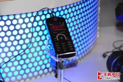 摩托罗拉E8