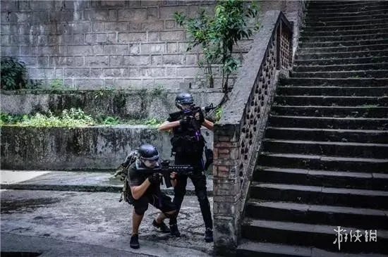 全国首家真人版《绝地求生》来了 赢了真的有鸡吃!