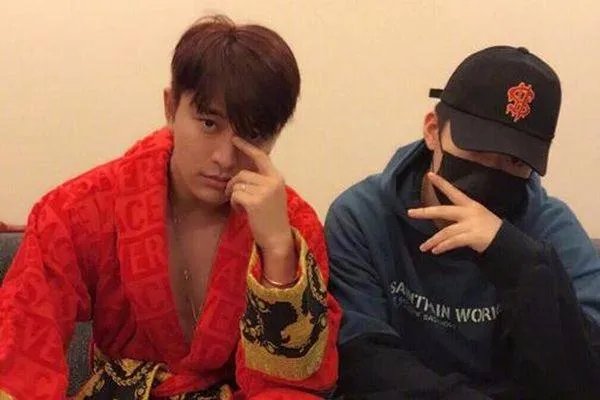 如何看待PG one与李小璐深夜出入同一小区?