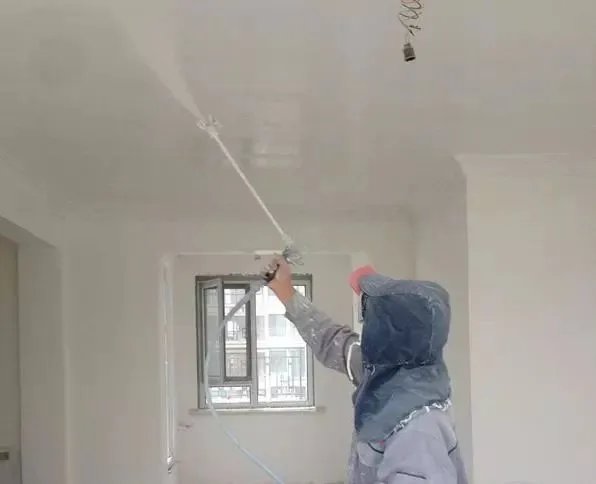 墙面乳胶漆,是用滚刷好还是喷涂好?请的工人都做错了,真是瞎涂