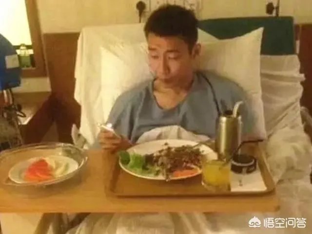 林李大战谢幕!李宗伟含泪退役,林丹发文:独自上场没人陪我了。如何评价两人关系?
