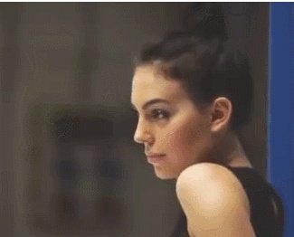 C罗未婚妻乔治娜在认识C罗前当过保姆干过导购,这是怎么回事?