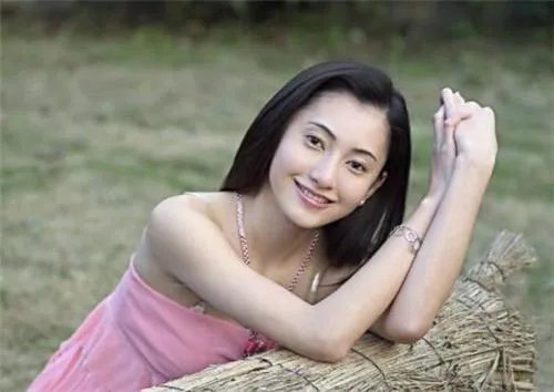 他畏罪潜逃16年,被抓身家上亿,还娶了4个老婆生了12个孩子,他是谁?