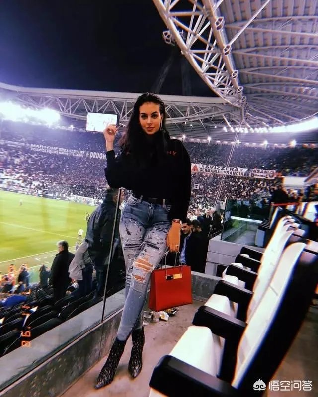 C罗未婚妻乔治娜在认识C罗前当过保姆干过导购,这是怎么回事?