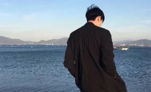 大多文艺青年都比较钟爱复古造型,身高170cm的男生如何打造适合自己的复古风尚?