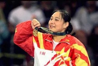 历届奥运会中国第一金获得者是谁?