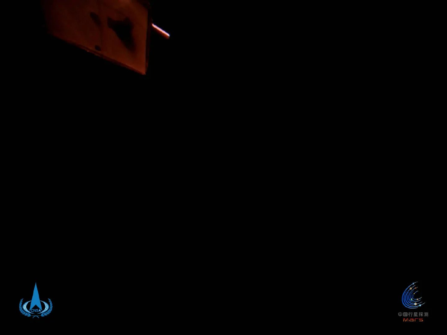 天问一号首次深空自拍:五星红旗光彩夺目