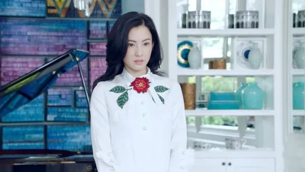 张柏芝提前为三胎庆生，女人的活法除了生孩子，就没有其他吗？