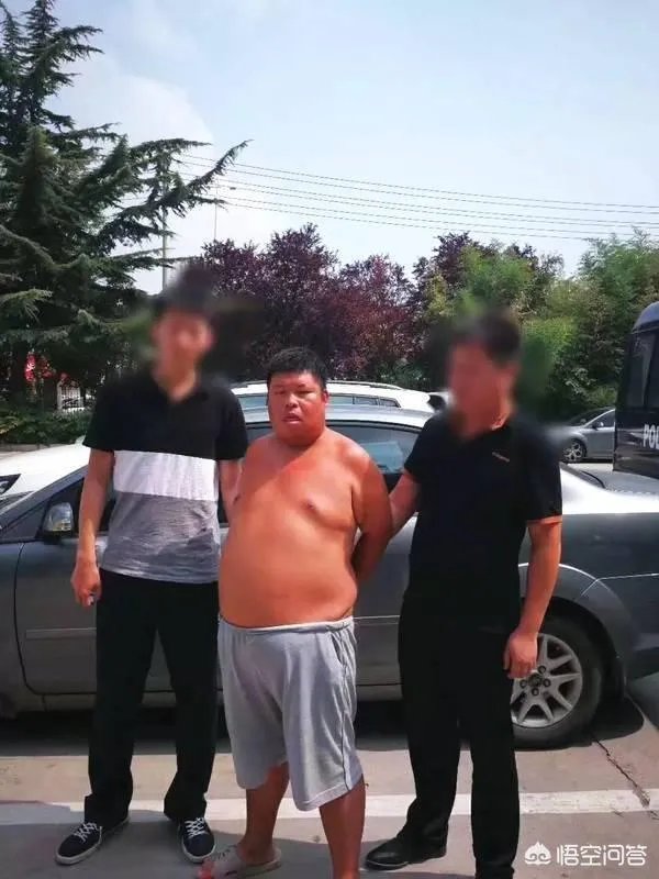 老头老太拦婚车讨“喜钱”并且只认一百块,你怎么看?