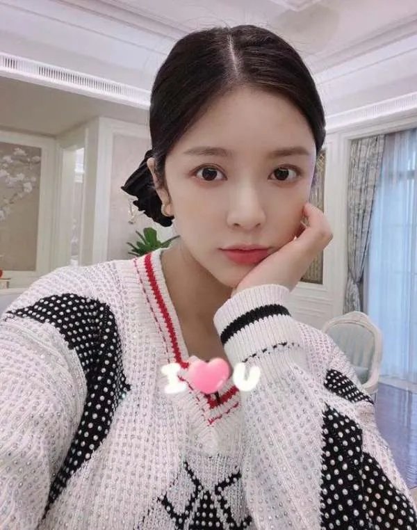杜淳妻子晒孕照,脖子肤色较黑,问大家卸完货还能白回去吗?