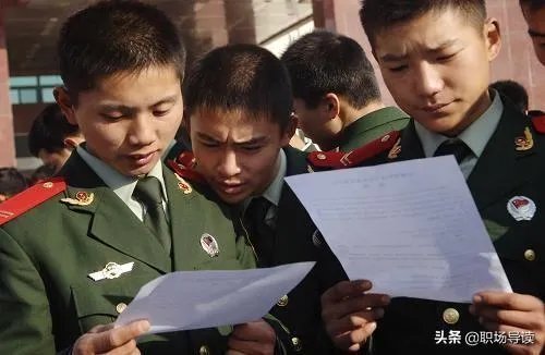 文职人员和公务员的区别?为什么好多人说文职人员是临时工?