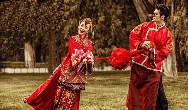 秀禾服婚纱照图片欣赏 婚礼秀禾服要怎么搭配