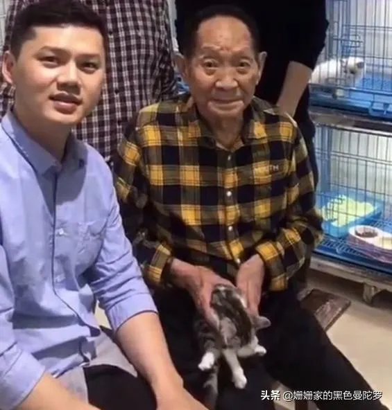 你知道哪些明星,在家养有什么样的宠物呢?