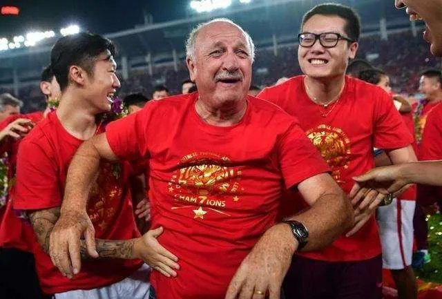 可以说斯科拉里堪称恒大最差教练吗?