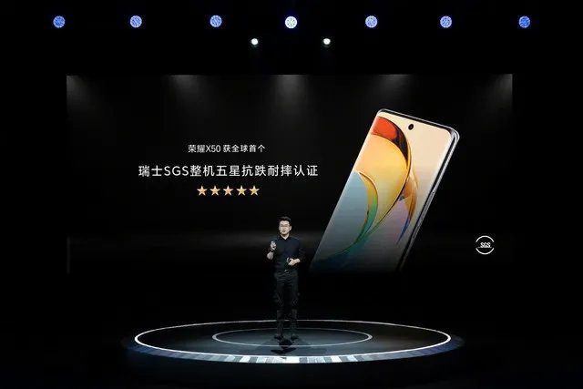 荣耀X50发布会连摔10台手机,现场结果令人惊讶!