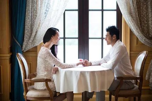 郑爽承认自己恋爱脑,成年人恋爱,如何保持独立思考?