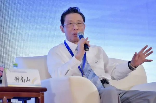 钟南山福奇称人类不应忘记新冠惨痛教训,我们从这个事件得到了什么经验?