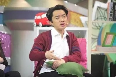 王祖蓝和李亚男是很少见的“女高男矮”,李亚男为什么会喜欢不太成熟的王祖蓝?