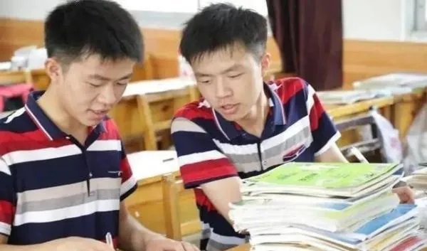 湖南农村双胞胎学霸一个清华一个北大,他们考了多少分?