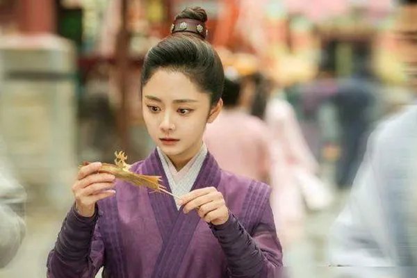 任嘉伦已经结婚了,为何网友说谭松韵跟他有料?