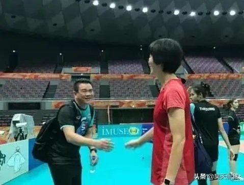 战胜中国女排之后,泰国女排教练达奈一脸平静的样子,显得并不兴奋,这是怎么一回事?