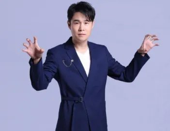赵本山女儿无意间道出真相,小沈阳大红后消失的那段时间,到底去哪了