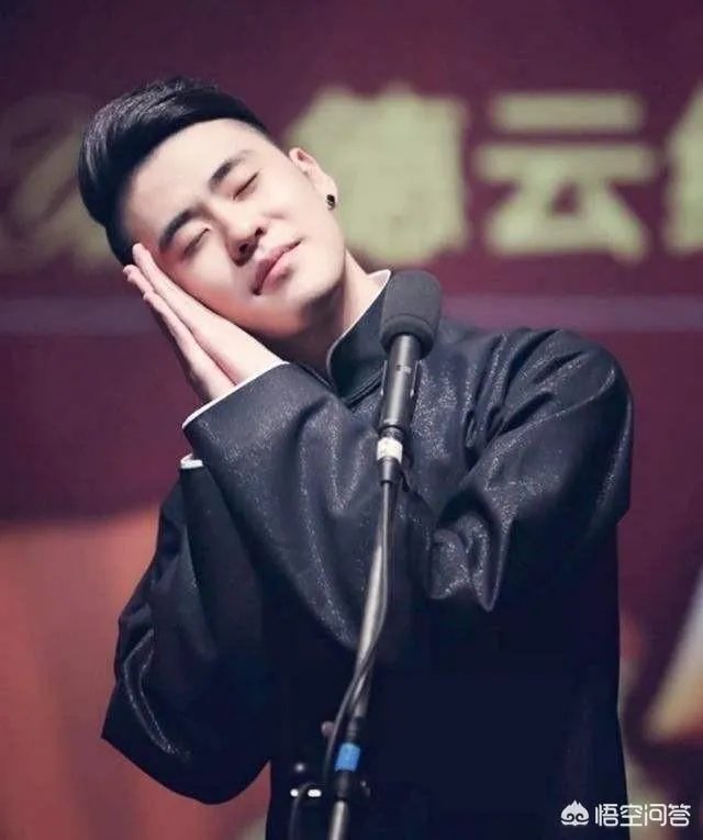因唱小曲成“德云一哥”，不到半年反超岳云鹏，张云雷为何能火？