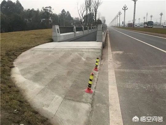 上个月成都一劳斯莱斯撞死两人路口被封死、过街隧道已修好,此事你怎么看?