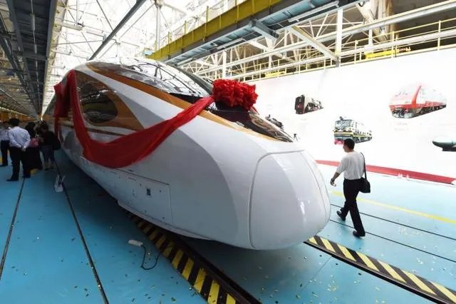 中国高铁复兴号今天首发，复兴号和谐号有什么区别？