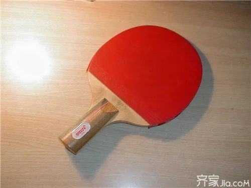 乒乓球拍胶皮的选择 乒乓球拍胶皮怎么粘