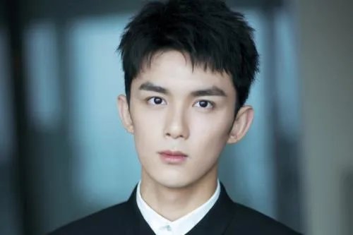 工作人员蹭吴磊的防晒，吴磊的拍摄片场还有哪些搞笑瞬间？