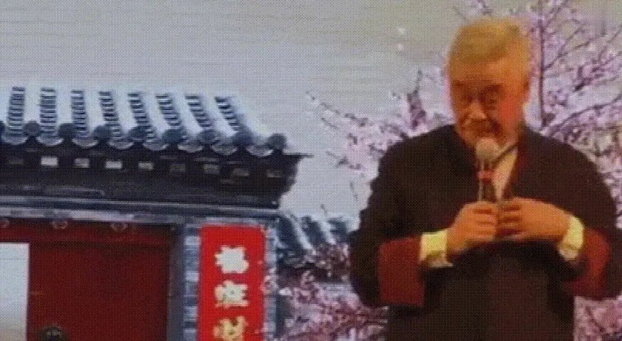刘老根大舞台外本山徒弟豪车被围观