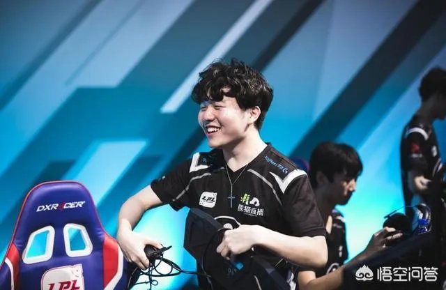 ROOKIE4日凌晨4点官宣与小钰恋情,Jacklove发3狗头疯狂暗示,你怎么看?