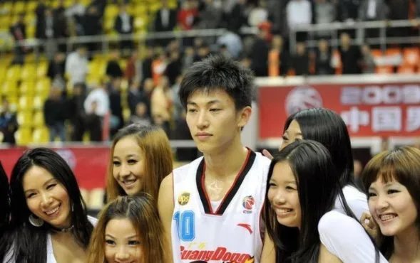 被称为最强高中生的刘晓宇,为何会离开效力9年的广东队?