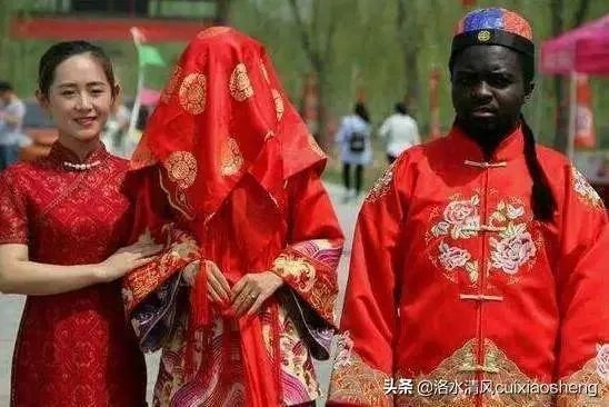 女儿和非洲小伙离婚了,孩子留给男方好还是留给女方好?