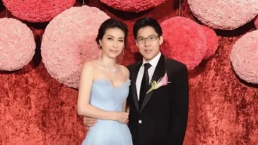 郭晶晶豪宅门损窗破久未修,郭晶晶嫁入豪门为何如此节省?