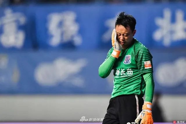 上海申花2-2战平广州恒大，双方门将都上演“黄油手”导致失球，你怎么看？
