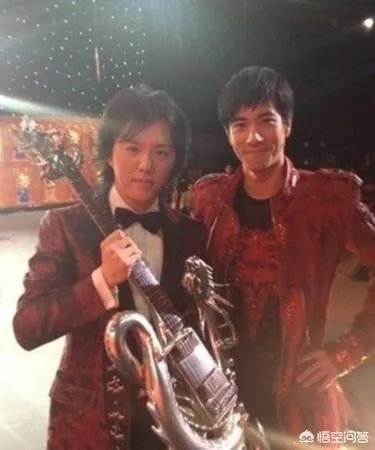 第一个在鸟巢开个人演唱会的歌手是谁?